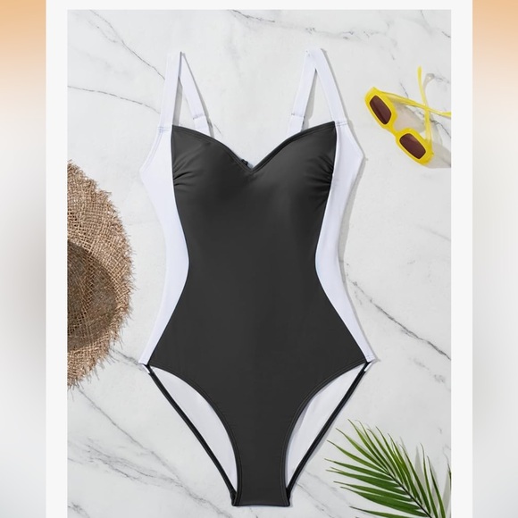Eomenie One Piece Lace-Up Back, Colorblock Swimsuit.
Size M - Picture 4 of 12